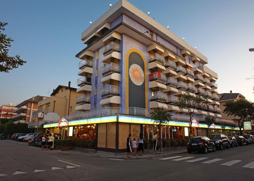 Veneto Jesolo Front of property - evening/night