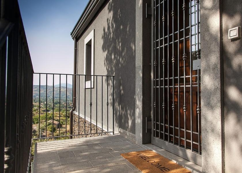 Sicily Mascali Property entrance