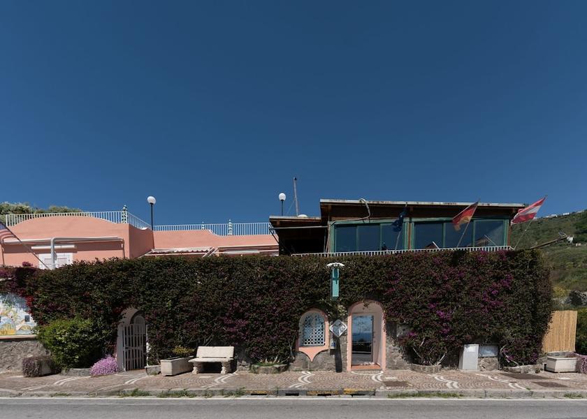 Campania Serrara Fontana Front of property