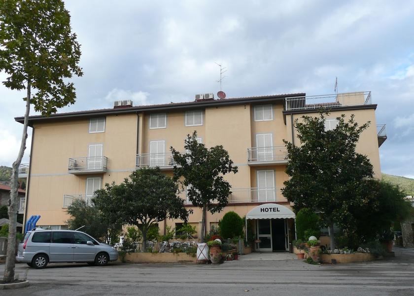 Umbria Passignano sul Trasimeno Front of property