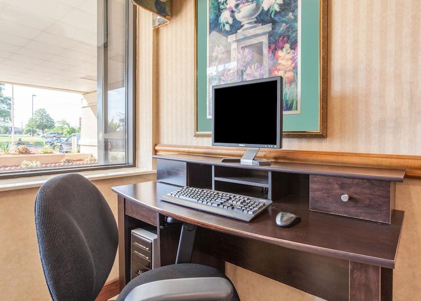 Michigan Roseville Business Centre