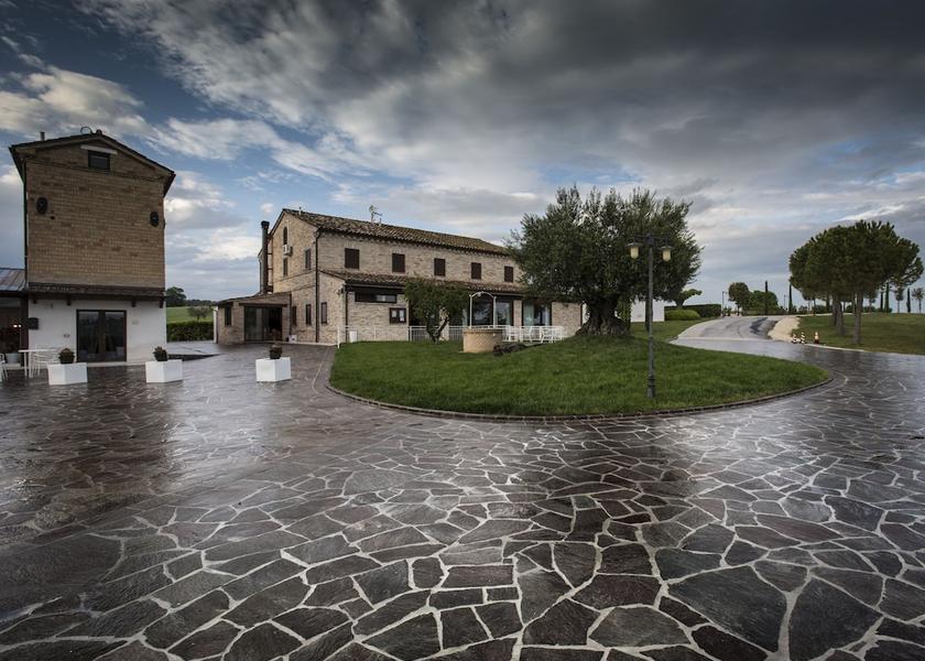 Marche Appignano Facade