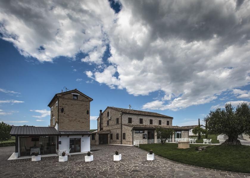 Marche Appignano Exterior Detail