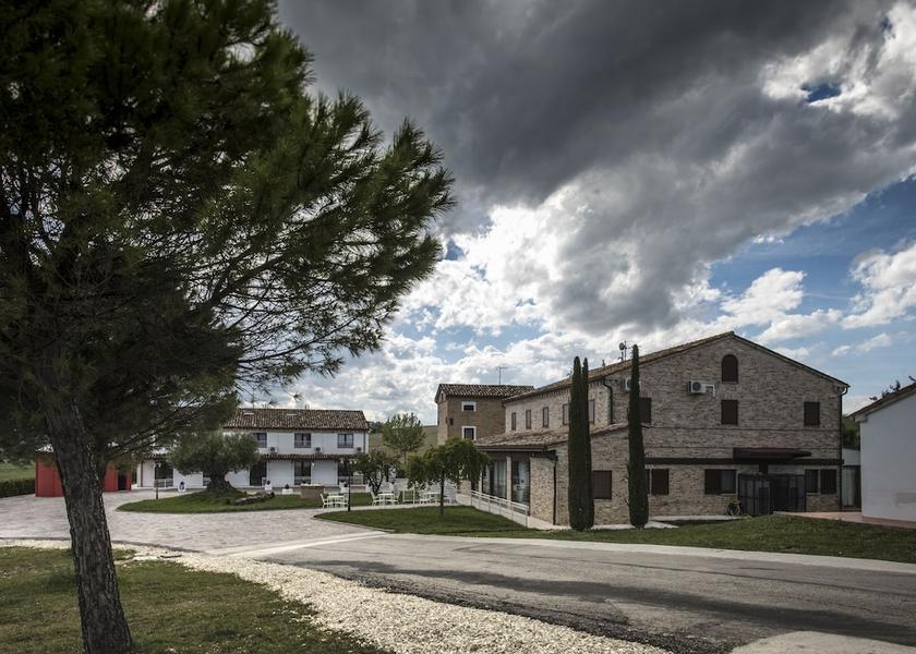 Marche Appignano Exterior Detail