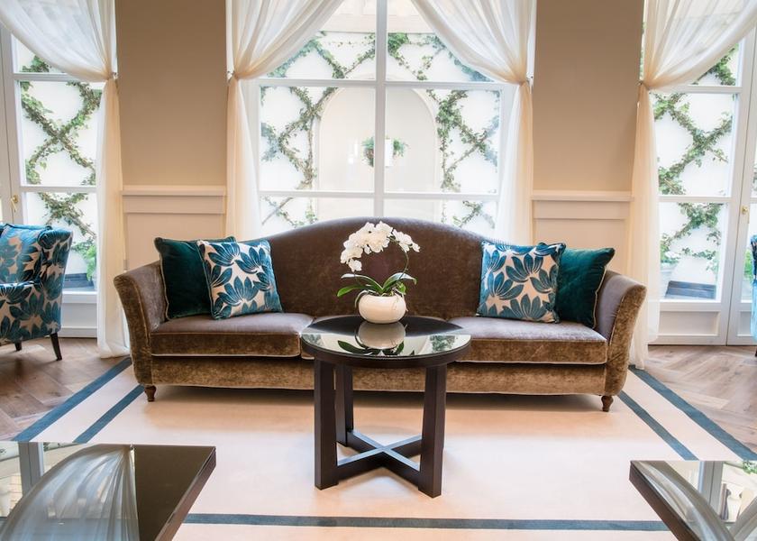 Piedmont Turin Lounge