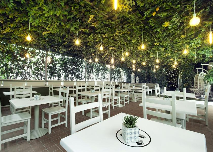 Campania Ercolano Outdoor Dining