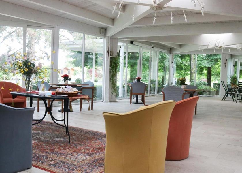 shared lounge/tv area