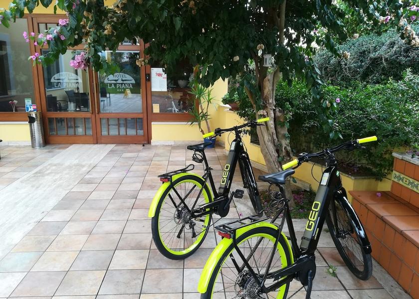 Campania Amorosi Exterior Detail