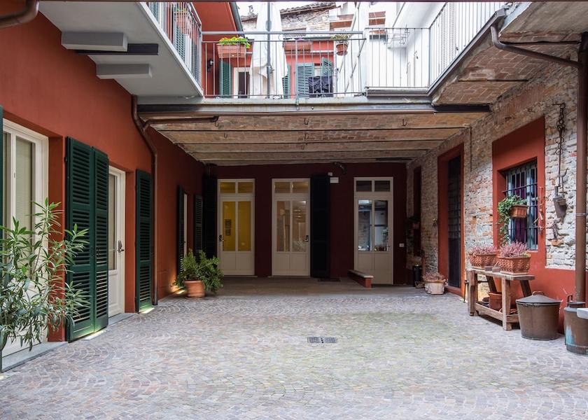Piedmont Canelli Courtyard