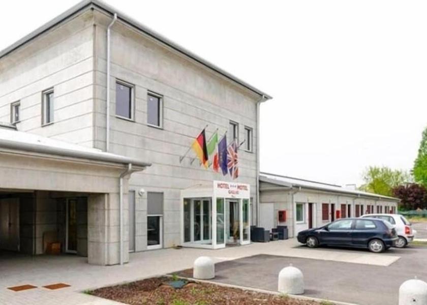 Lombardy Viadana Exterior Detail