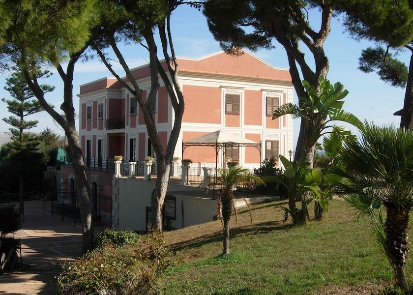 Sicily Licata Property Grounds