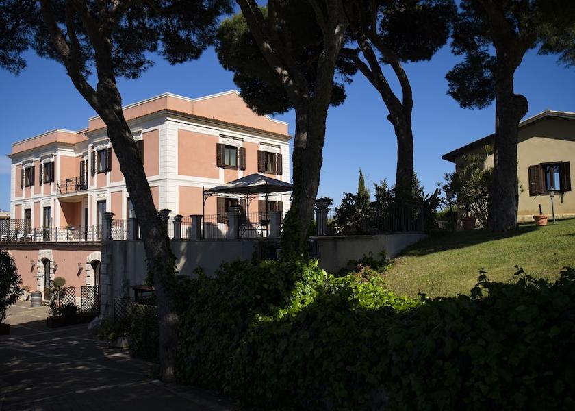 Sicily Licata Property Grounds