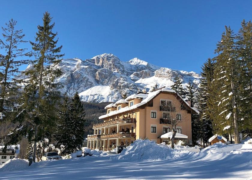 Veneto Cortina d'Ampezzo Front of property