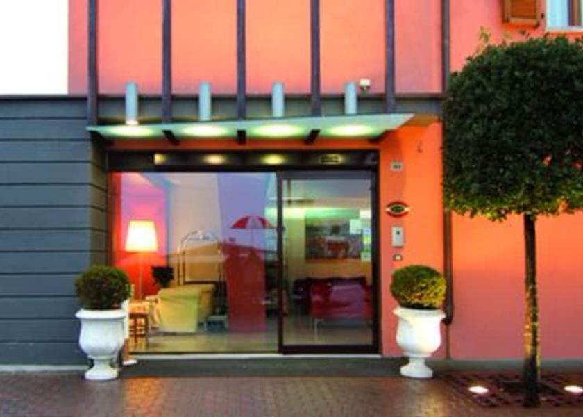 Piedmont Dormelletto Entrance