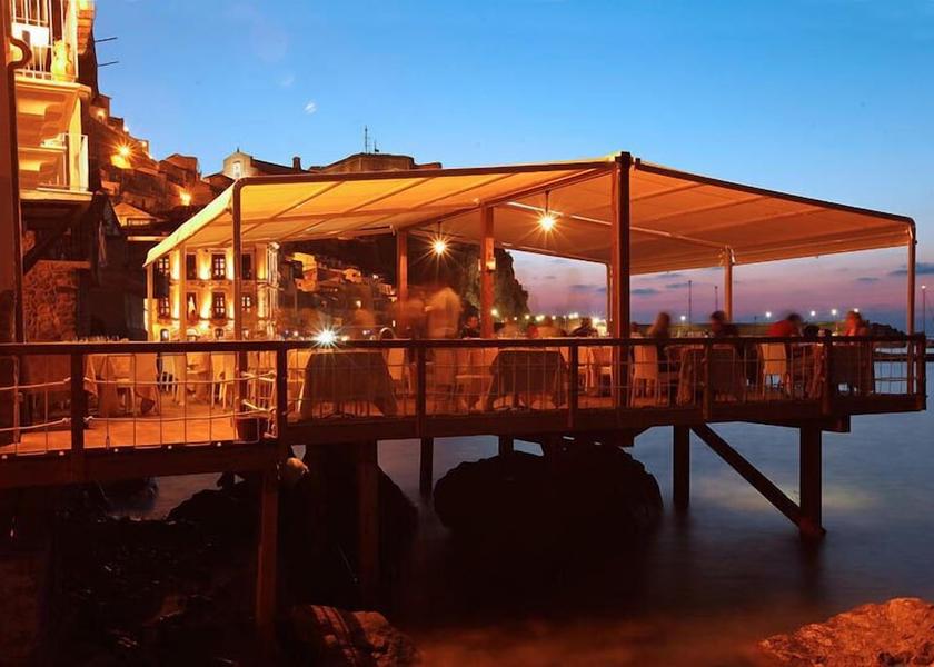 Calabria Scilla Outdoor Dining