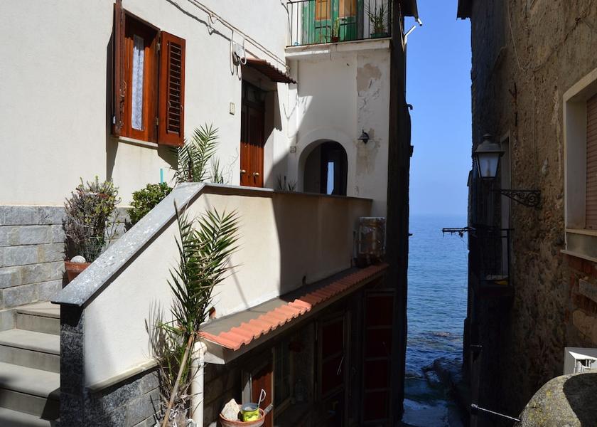 Calabria Scilla Exterior Detail