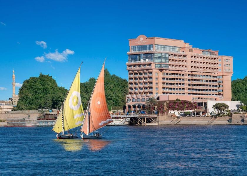  Luxor Exterior Detail