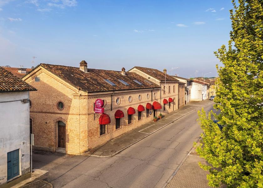 Lombardy Castelleone Facade