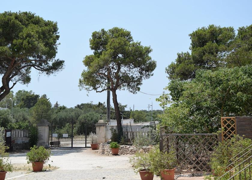 Puglia Lizzano Exterior Detail