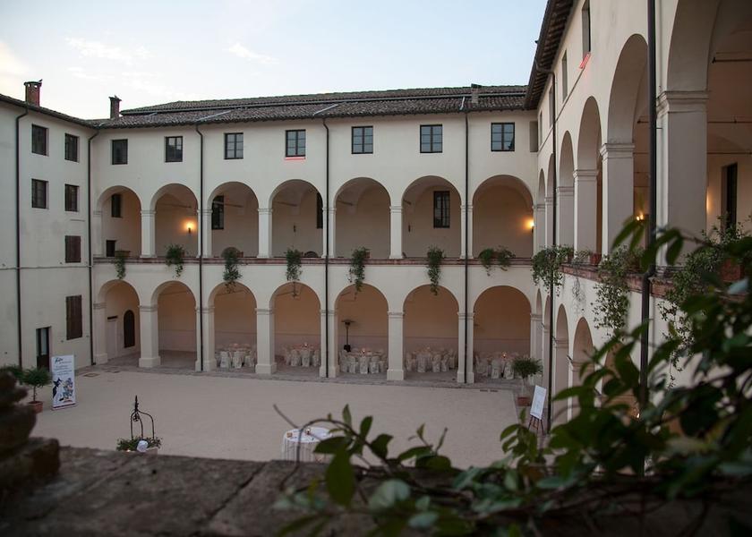 Emilia-Romagna Fontevivo Courtyard