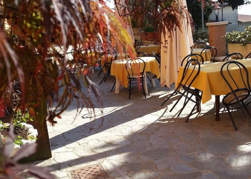 Campania Circello Outdoor Dining