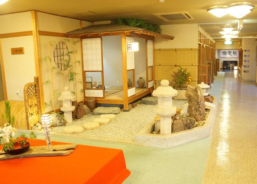Mie Shima Interior entrance