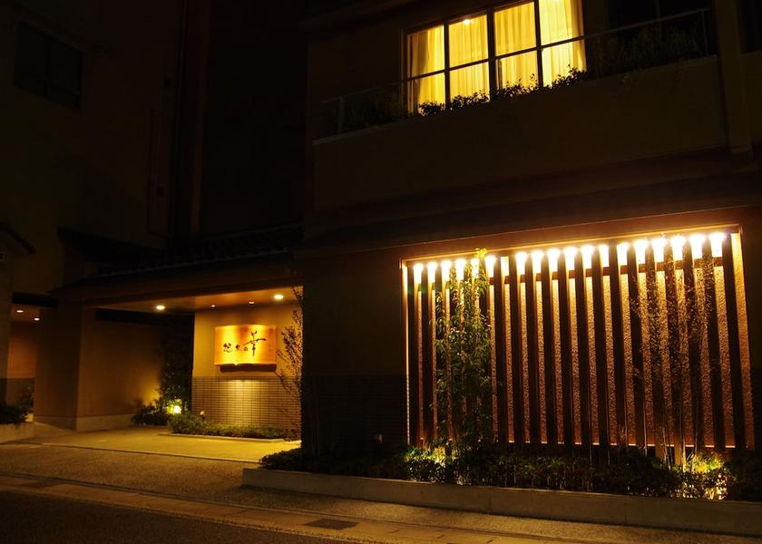 Gifu Gero Front of property