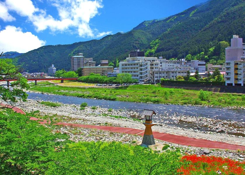 Gifu Gero Mountain view