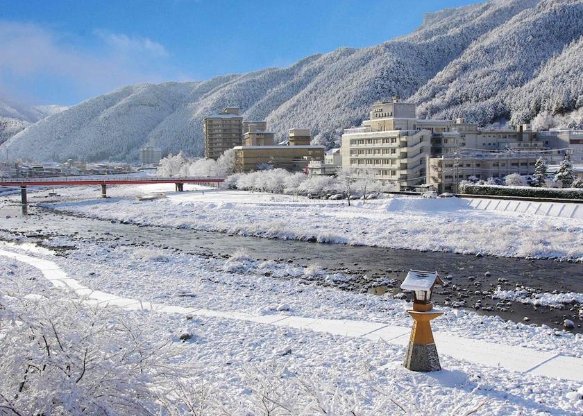 Gifu Gero Mountain view