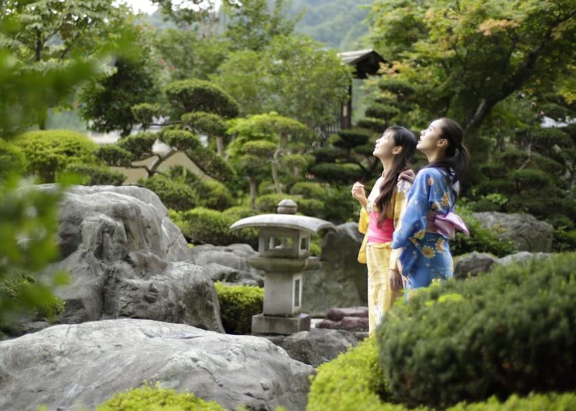 Nagano Achi Courtyard