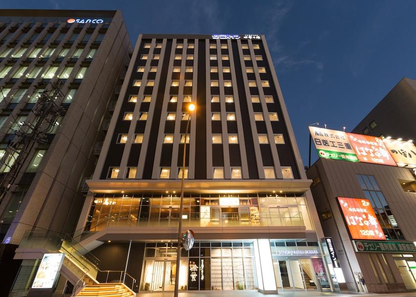 Mie Tsu Front of property - evening/night