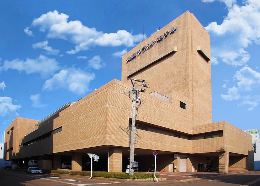 Niigata Nagaoka Exterior Detail