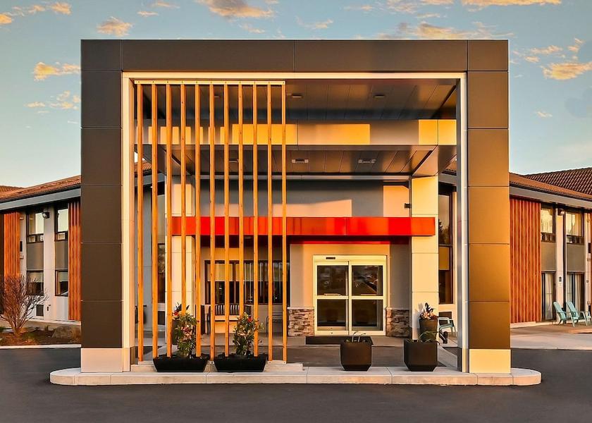 Ontario Saint Thomas Exterior Detail