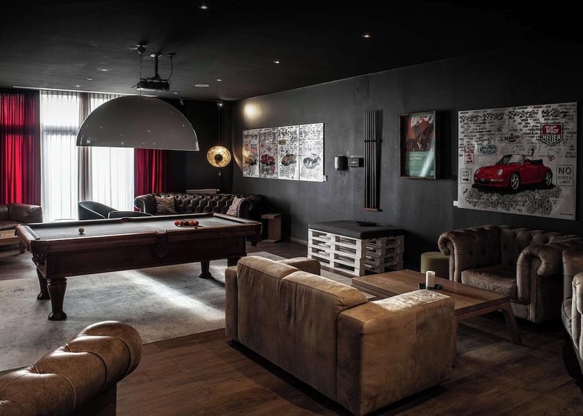 Thuringia Eisenach Bar (on property)