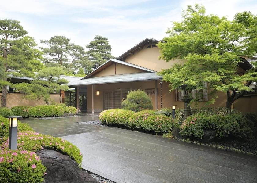 Gifu (prefecture) Gero Facade