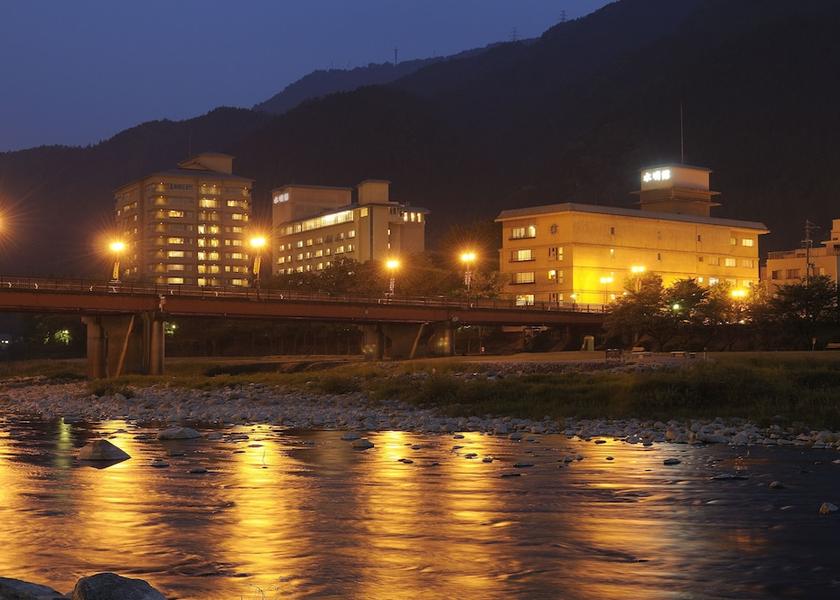 Gifu (prefecture) Gero Exterior Detail