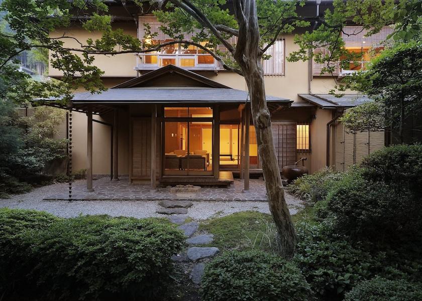 Gifu (prefecture) Gero Facade