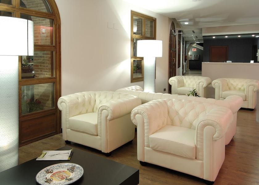 Aragon Daroca Lobby sitting area