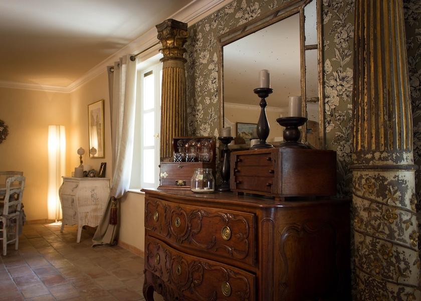 Provence - Alpes - Cote d'Azur Le Thor Interior Entrance