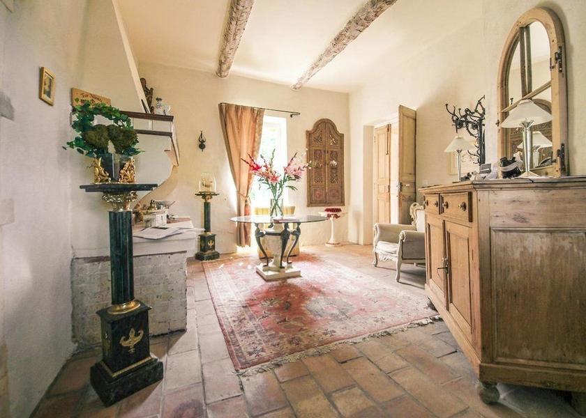 Provence - Alpes - Cote d'Azur Le Thor Interior Entrance