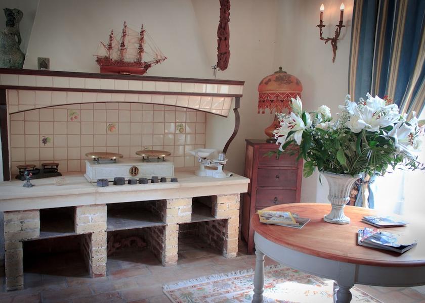 Provence - Alpes - Cote d'Azur Le Thor Interior Entrance