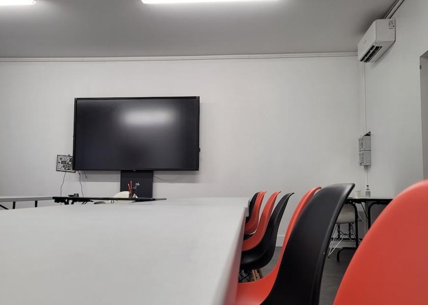 Grand Est Chalons-en-Champagne Meeting Room