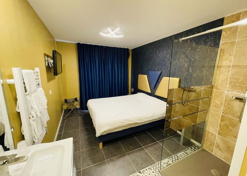 Auvergne-Rhone-Alpes Pontgibaud Room