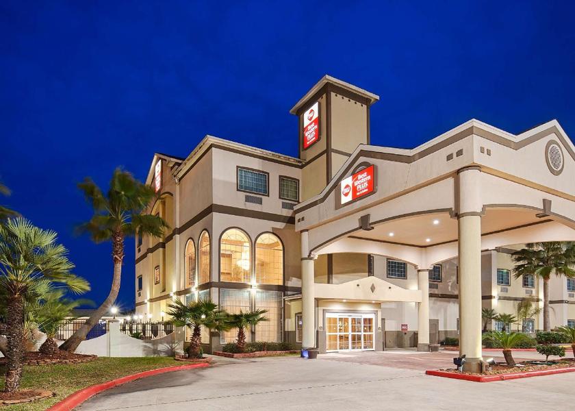 Texas New Caney Hotel Exterior