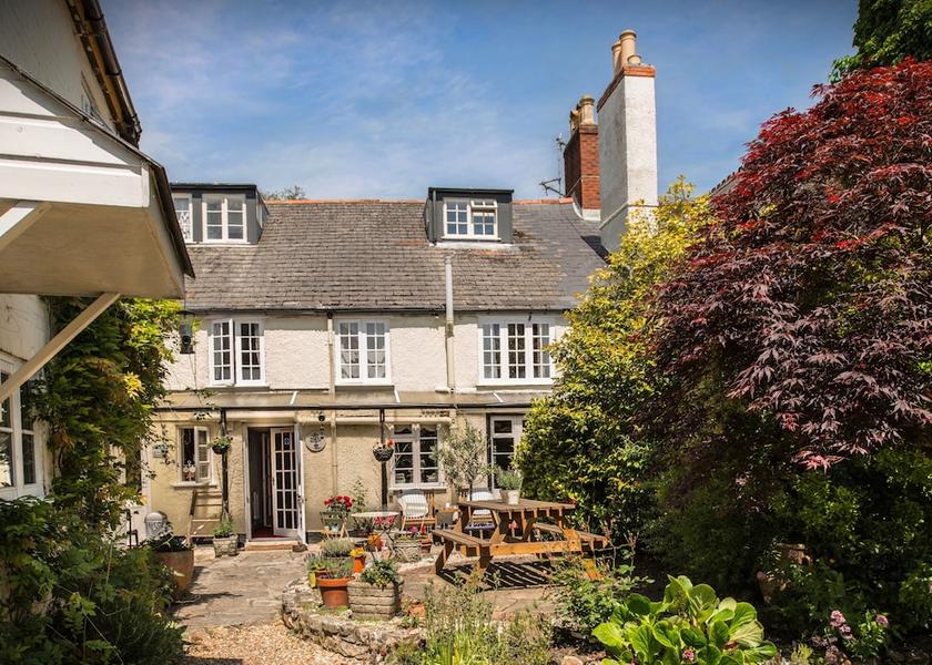 England Chard Courtyard