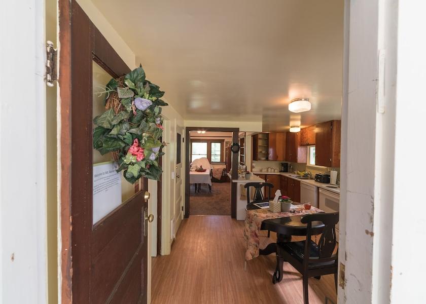 Washington mineral Interior Entrance