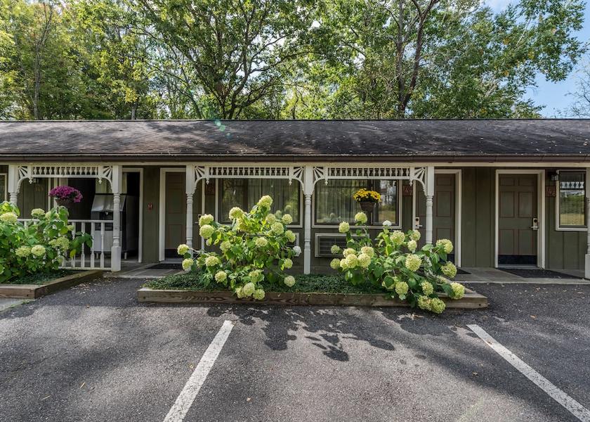 Connecticut Lakeville Terrace
