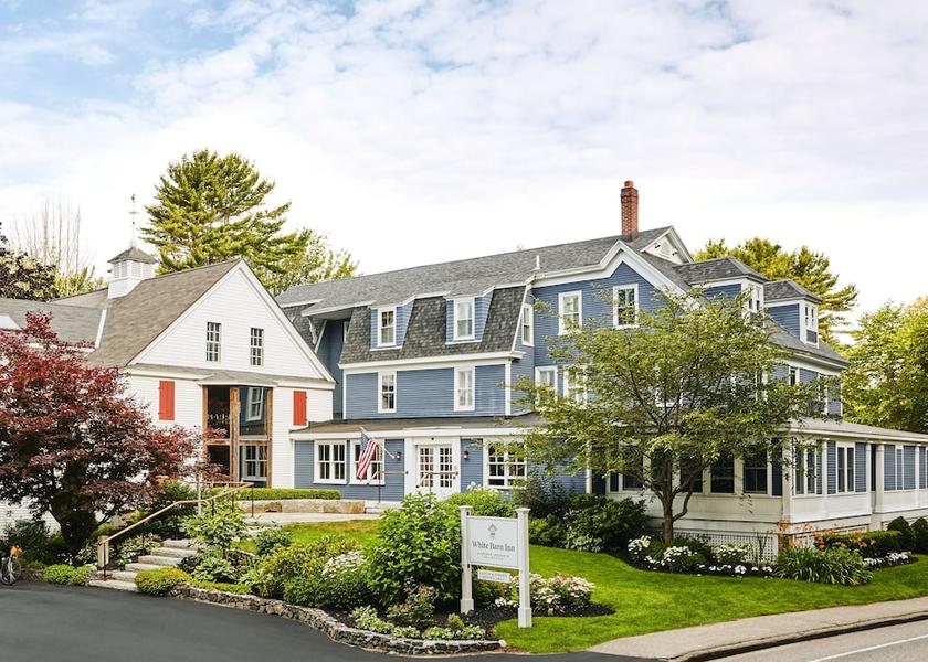 Maine Kennebunk Front of property