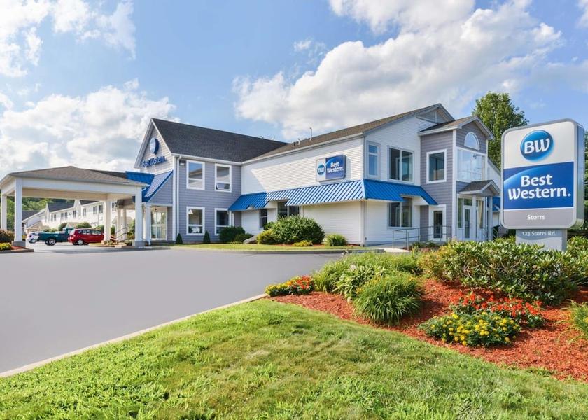 Connecticut Mansfield Center Exterior Detail