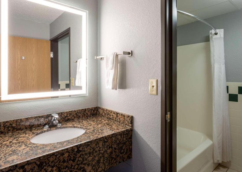 Minnesota Silver Bay King Room with Lake View